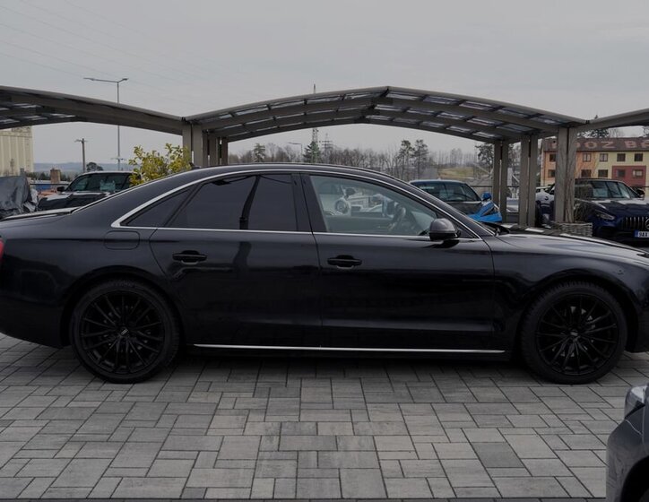 Audi A8 Sedan / Limuzína 3,0 l 213 kw