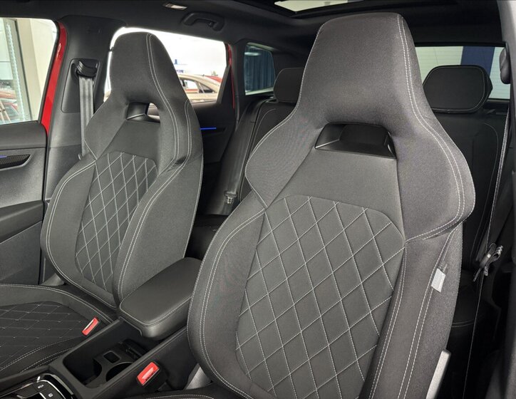 Škoda Karoq SUV / Terénní 2,0 l 85 kw