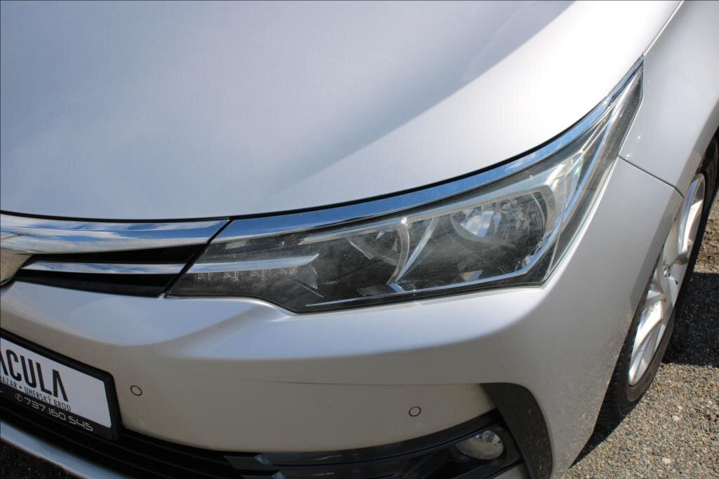 Toyota Corolla Sedan / Limuzína 1,6 l 97 kw