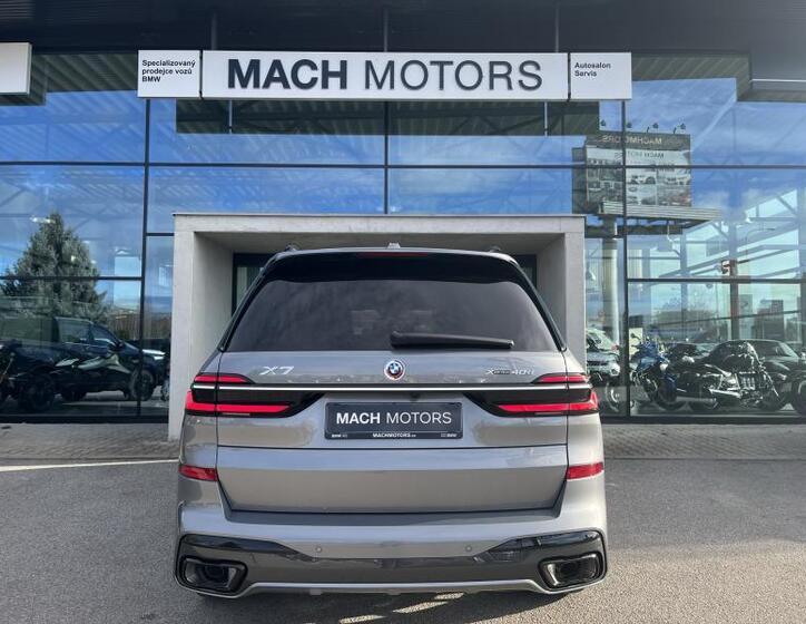 BMW X7 6