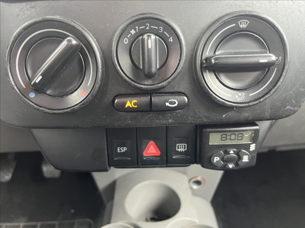 Volkswagen New Beetle Hatchback 1,6 l 74 kw