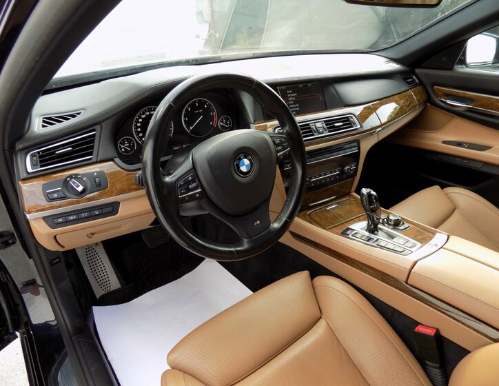 BMW Řada 7 Sedan / Limuzína 3,0 l 225 kw