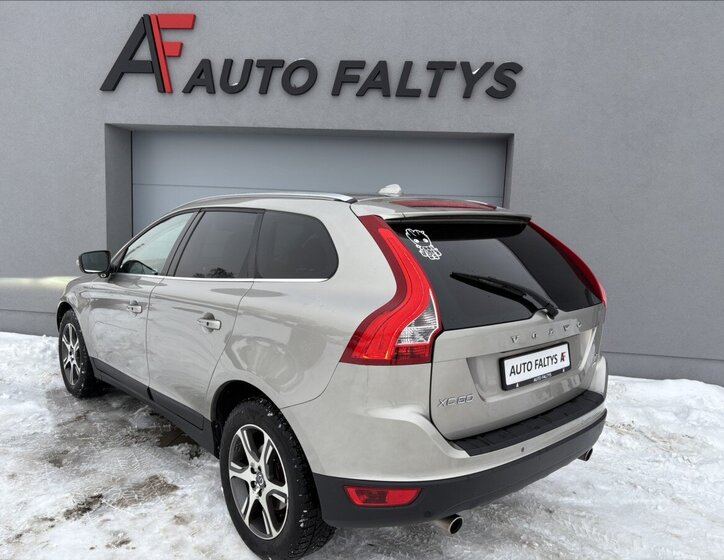 Volvo XC60 SUV 2,4 l 120 kw