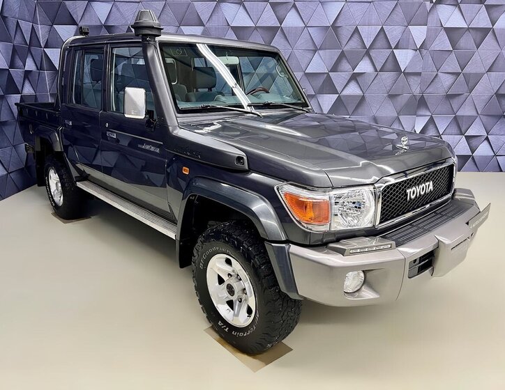 Toyota Land Cruiser 4