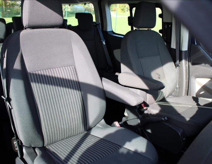 Ford Tourneo Custom 18