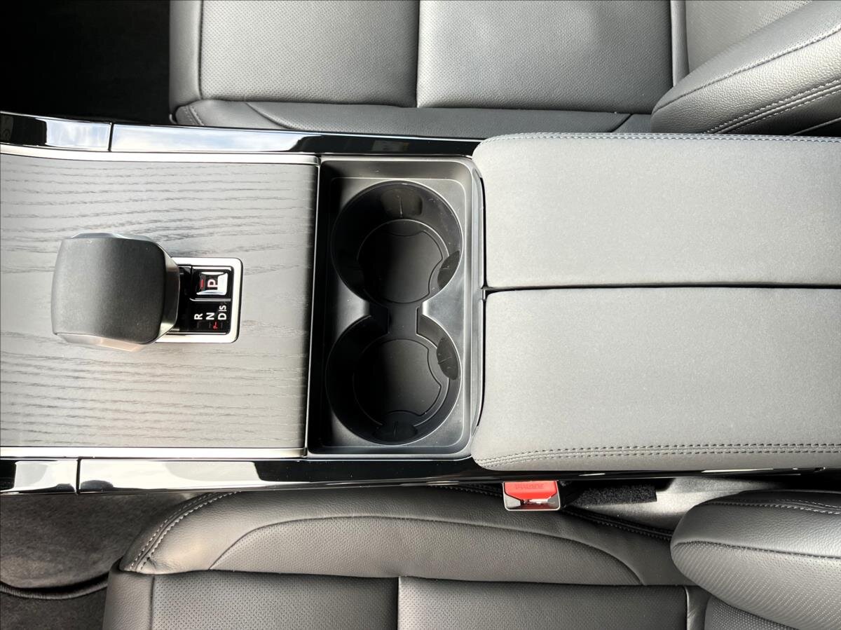 Land Rover Range Rover Velar SUV / Terénní 2,0 l 150 kw