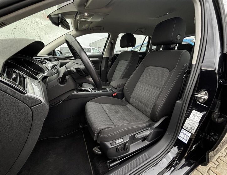 Volkswagen Passat Kombi 1,5 l 110 kw