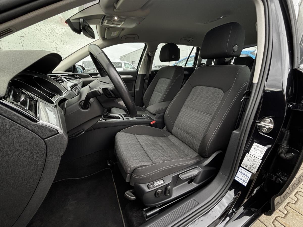 Volkswagen Passat Kombi 1,5 l 110 kw