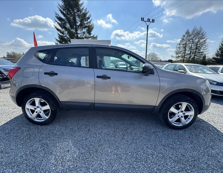 Nissan Qashqai SUV / Terénní 1,6 l 84 kw
