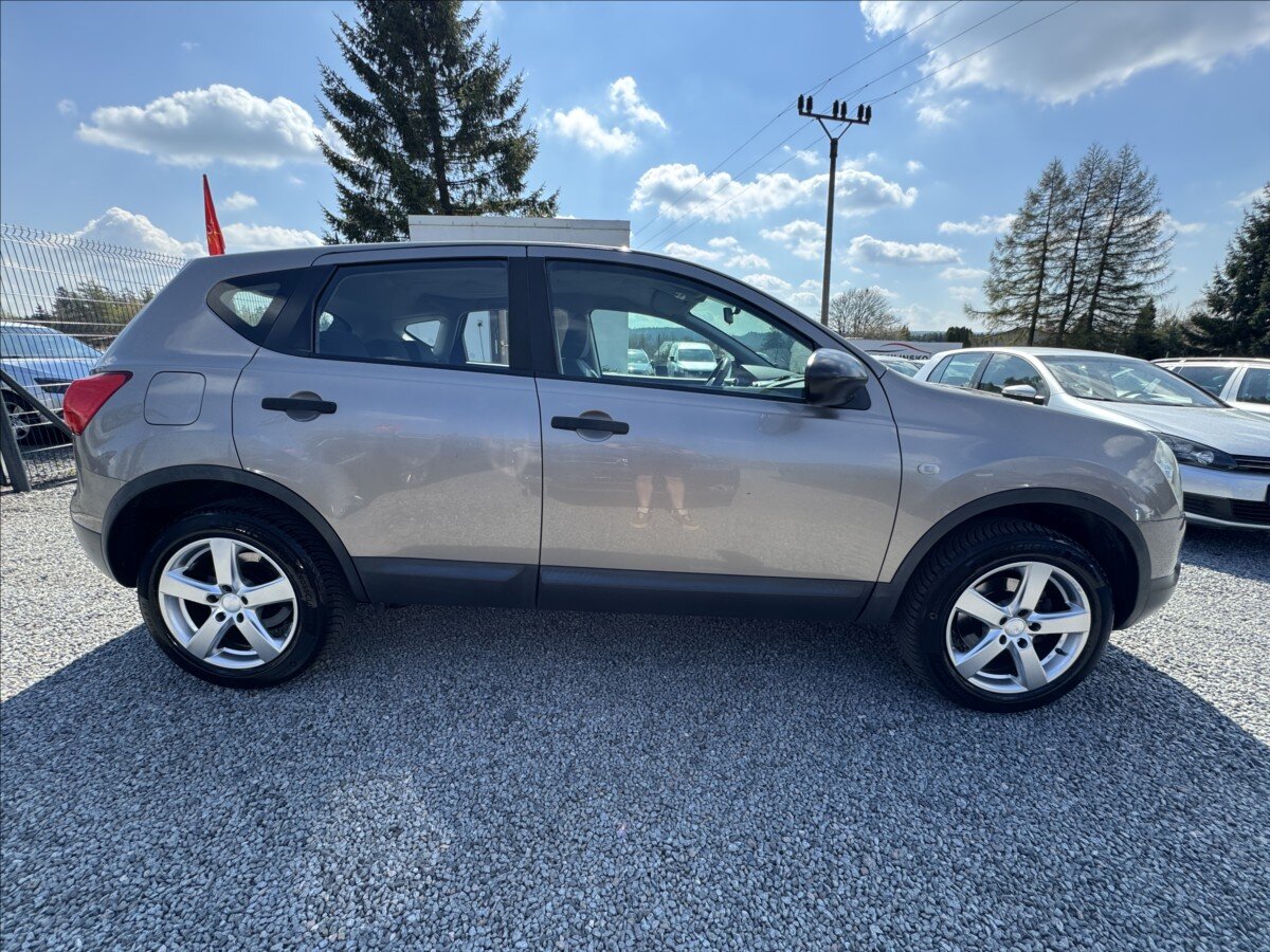 Nissan Qashqai SUV / Terénní 1,6 l 84 kw