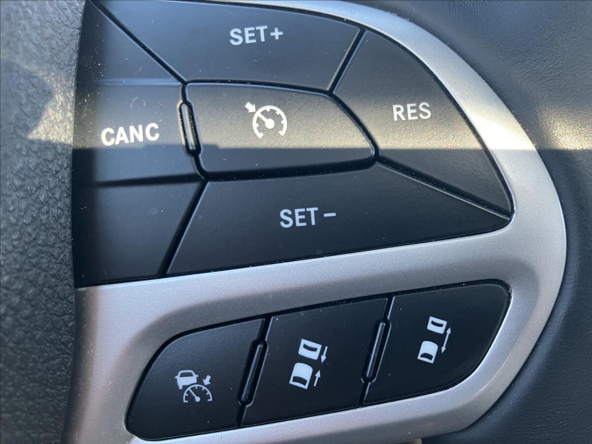 Jeep Cherokee SUV 2,2 l 147 kw