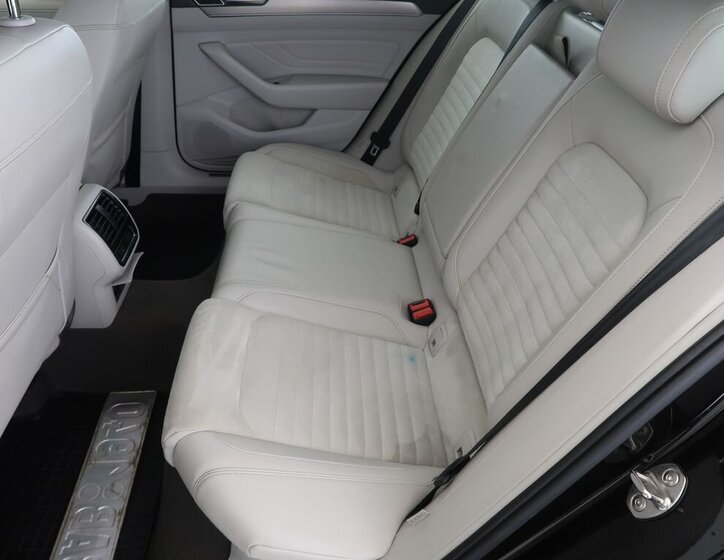 Volkswagen Passat 10