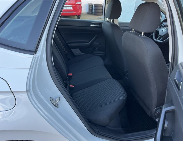 Volkswagen Polo Hatchback 999,0 48 kw