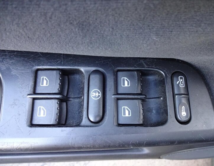 Volkswagen Passat Sedan 1,6 l 75 kw