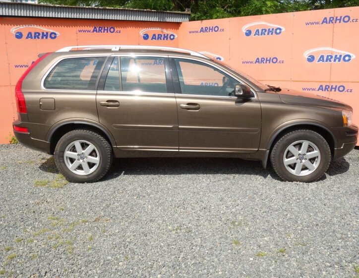 Volvo XC90 SUV 2,4 l 147 kw