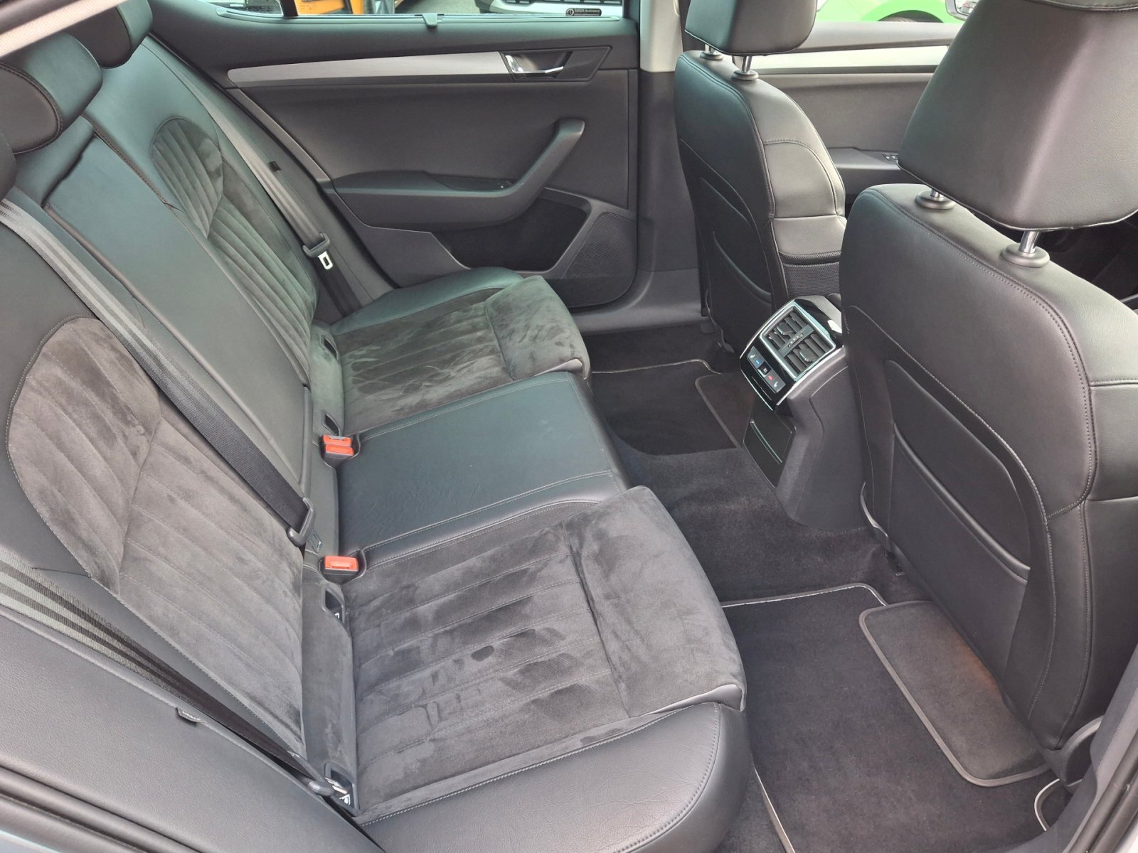 Škoda Superb Sedan / Limuzína 2,0 l 140 kw