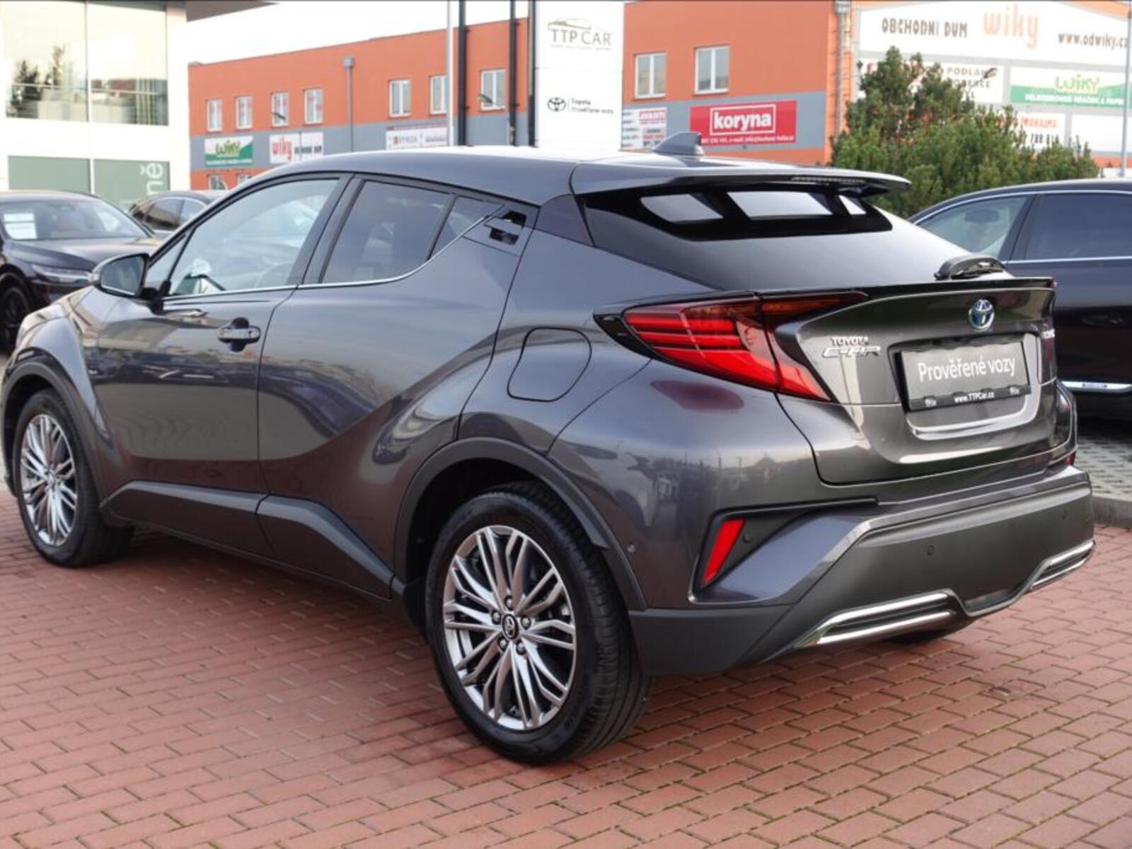 Toyota C-HR 6