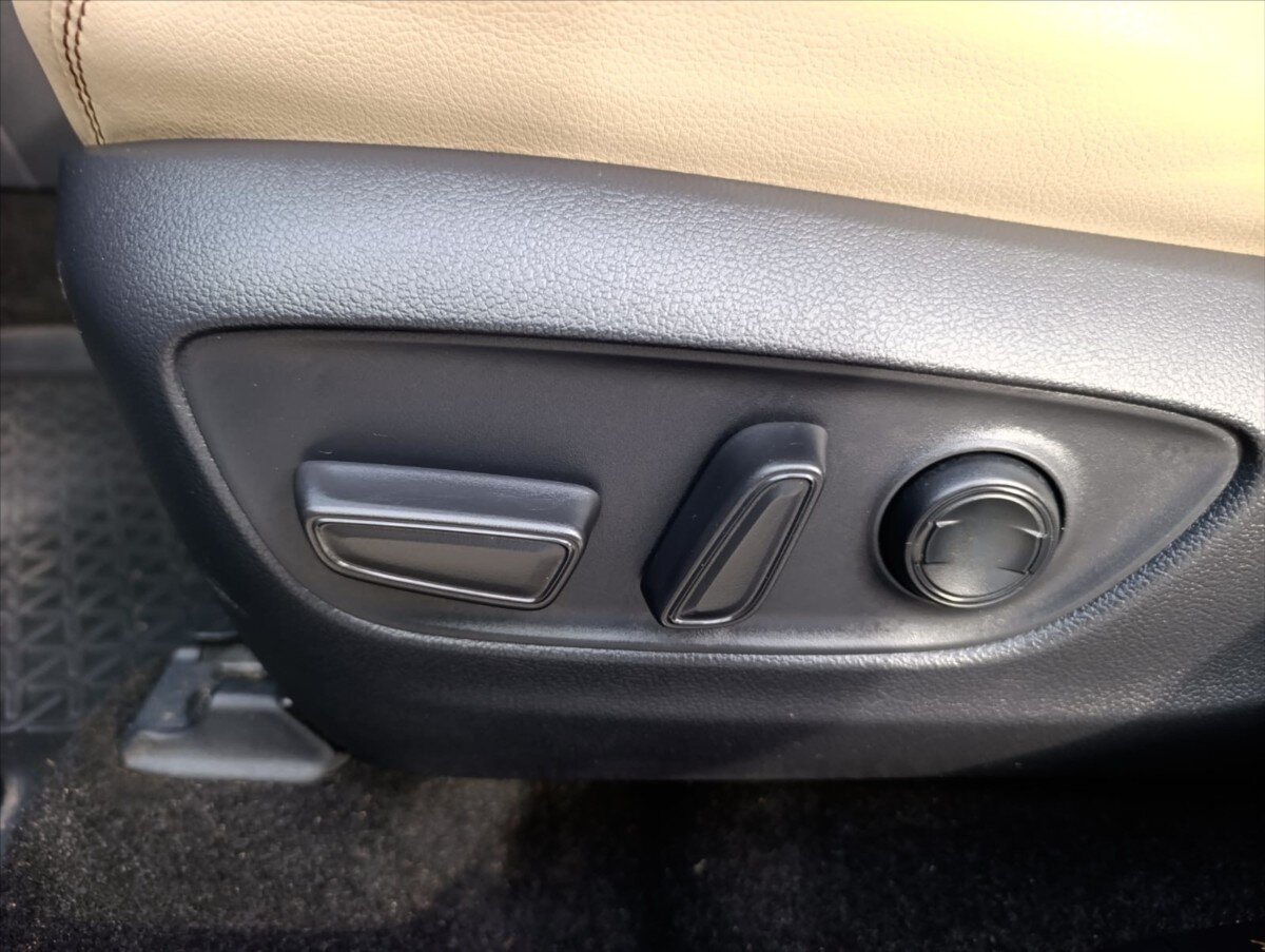 Toyota RAV4 SUV 2,5 l 131 kw