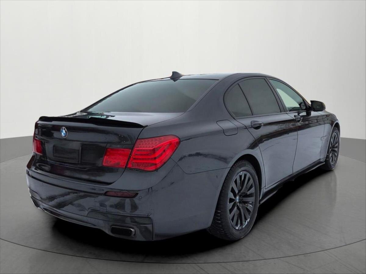 BMW Řada 7 Sedan / Limuzína 4,4 l 300 kw