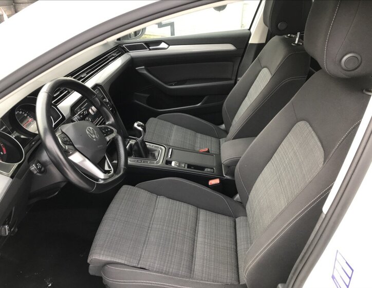 Volkswagen Passat Sedan / Limuzína 1,5 l 110 kw