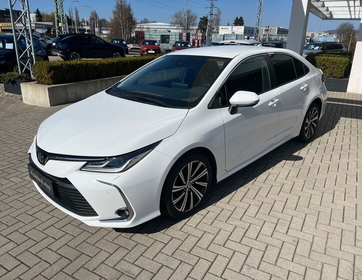 Toyota Corolla Sedan / Limuzína 1,5 l 92 kw