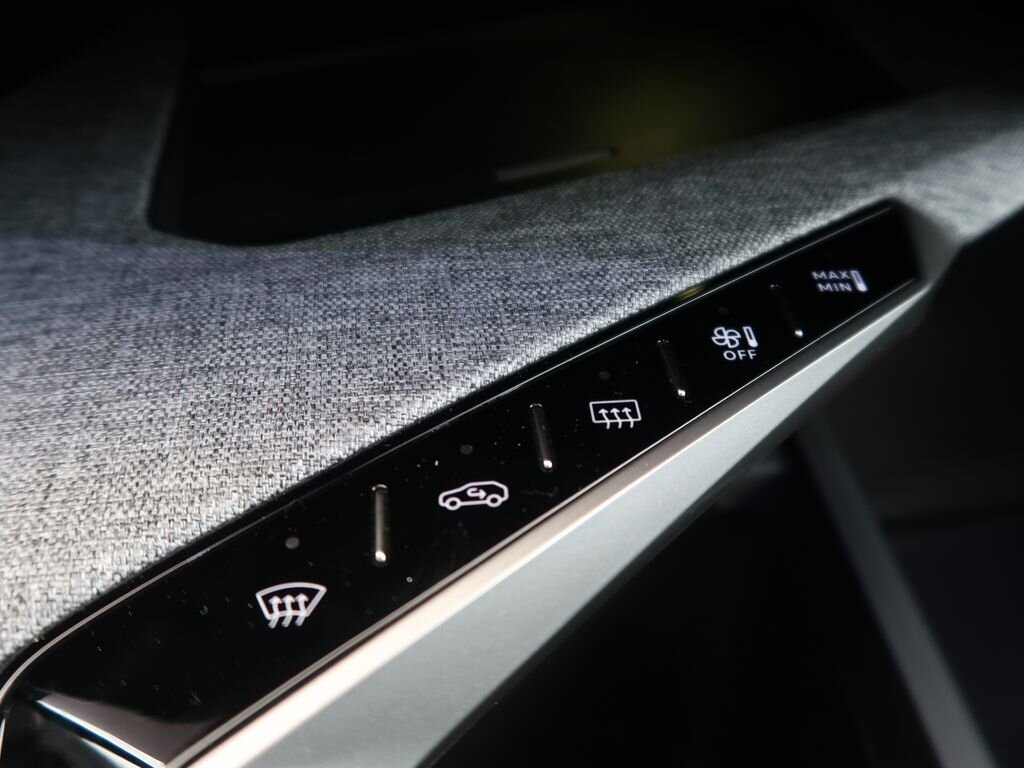 Peugeot 3008 SUV / Terénní 1,2 l 100 kw