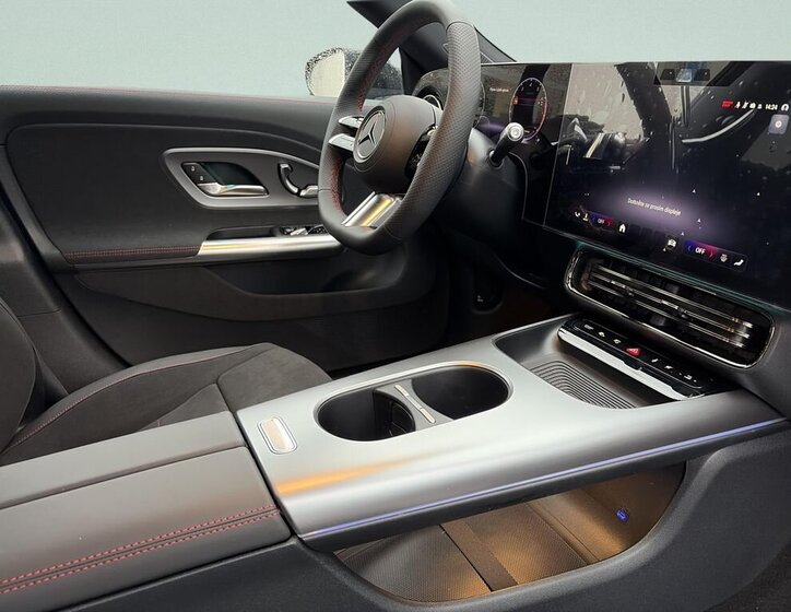 Mercedes-Benz CLA Sedan / Limuzína 1,5 l 120 kw