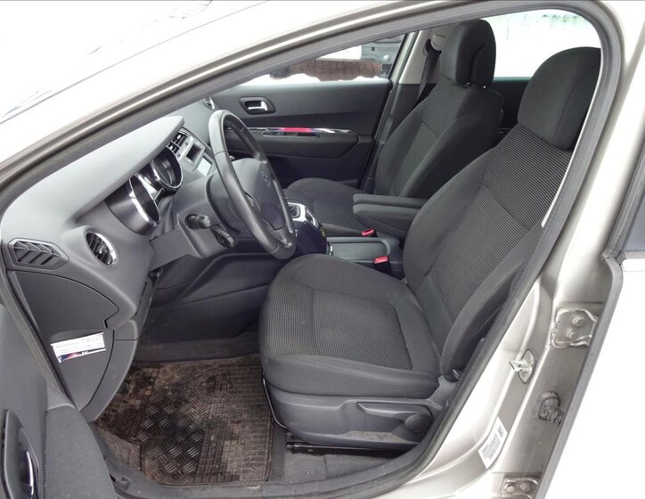 Peugeot 5008 MPV 1,6 l 115 kw