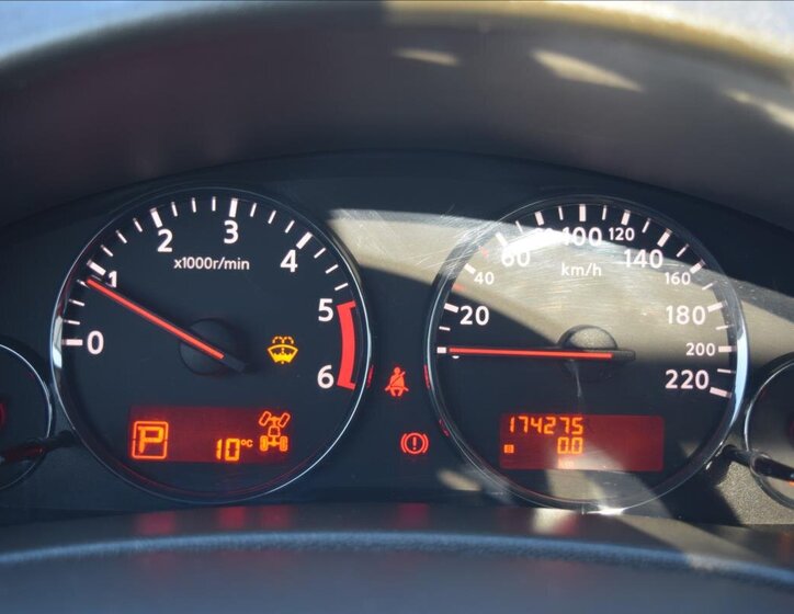 Nissan Navara Pick-up 3,0 l 170 kw