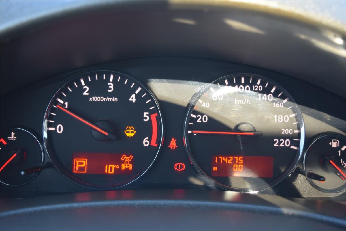 Nissan Navara Pick-up 3,0 l 170 kw