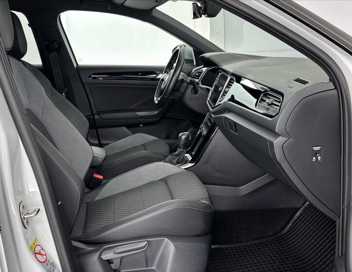Volkswagen T-Roc SUV / Terénní 2,0 l 221 kw