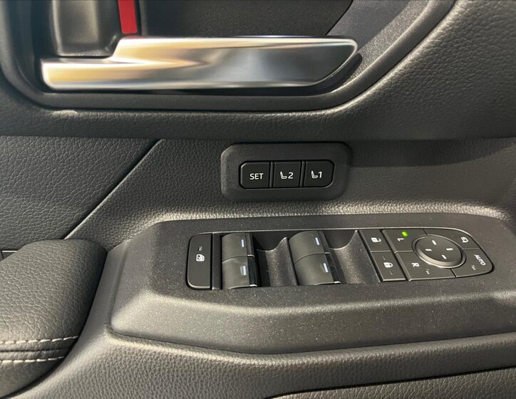 Toyota Land Cruiser 13