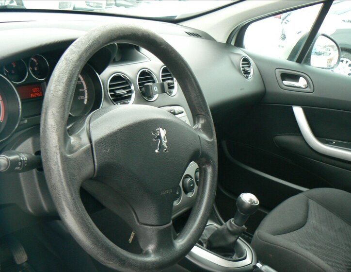 Peugeot 308 Hatchback 1,6 l 66 kw