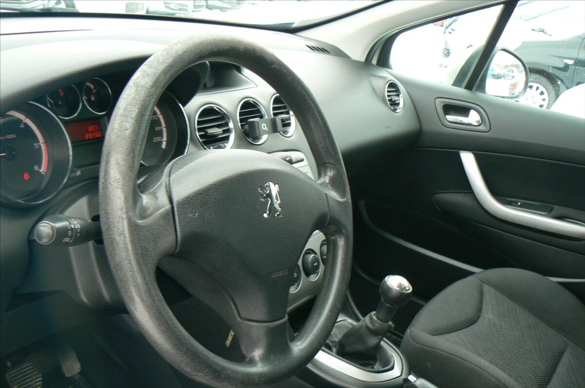 Peugeot 308 Hatchback 1,6 l 66 kw
