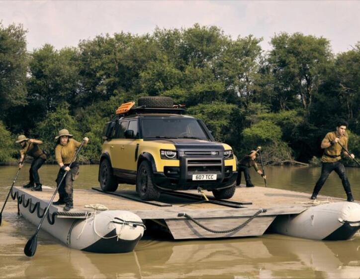 Land Rover Defender 10