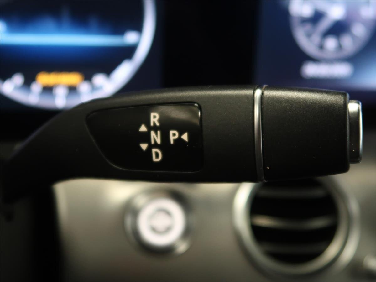 Mercedes-Benz Třídy E Kombi 2,0 l 143 kw