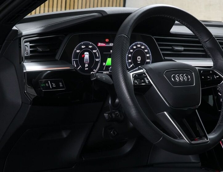 Audi e-tron SUV 0,0 300 kw