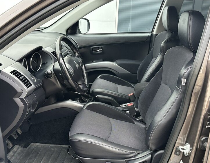 Mitsubishi Outlander SUV 2,3 l 130 kw