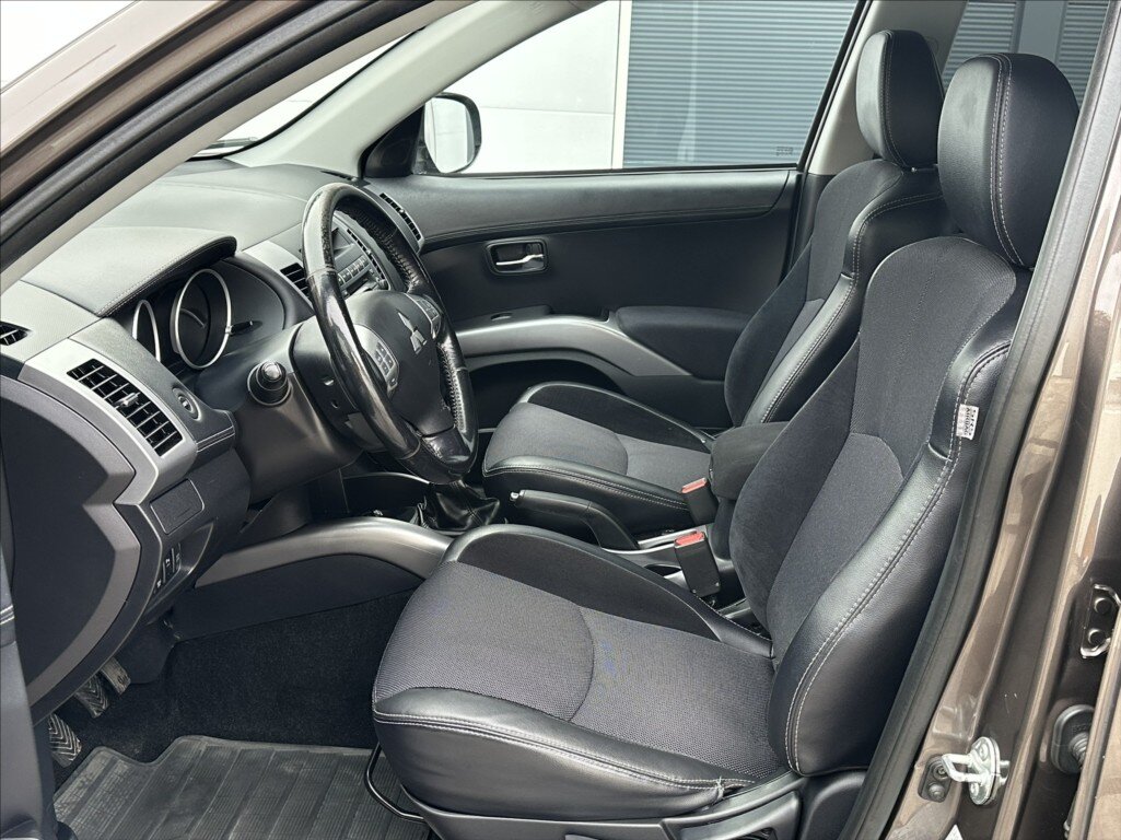 Mitsubishi Outlander SUV 2,3 l 130 kw