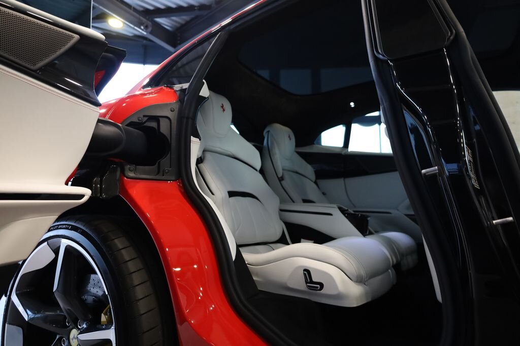 Ferrari Ostatní SUV / Terénní 6,5 l 533 kw