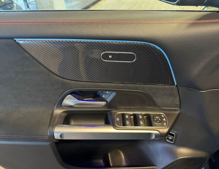 Mercedes-Benz GLB 10