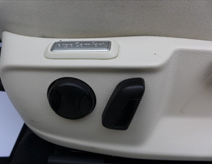 Volkswagen Passat Kombi 1,6 l 88 kw