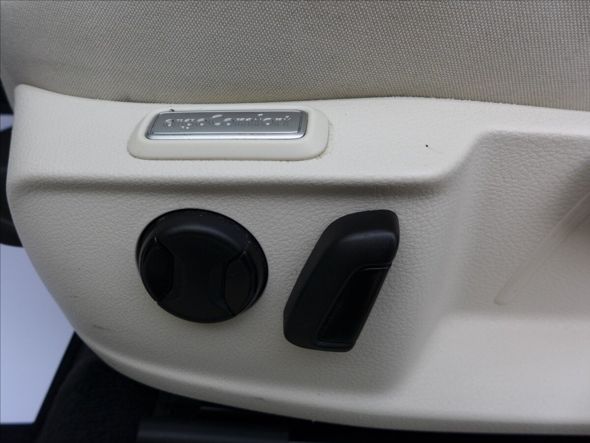 Volkswagen Passat Kombi 1,6 l 88 kw