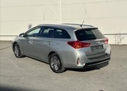 Toyota Auris Kombi 1,6 l 98 kw