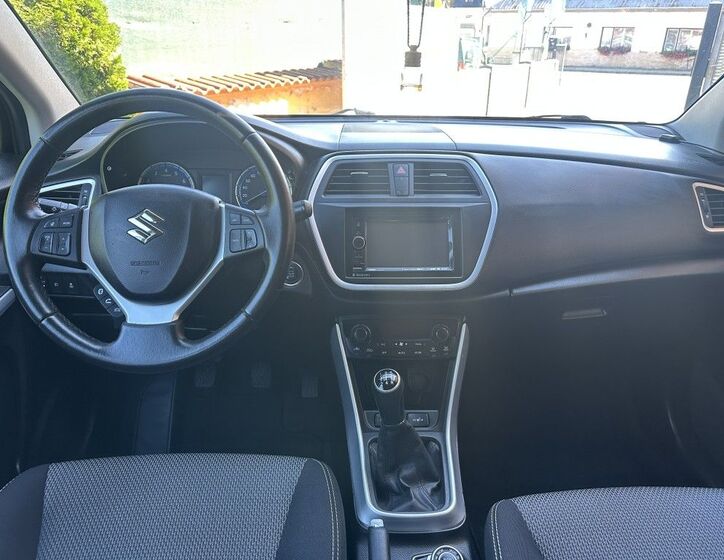 Suzuki SX4 S-Cross 10