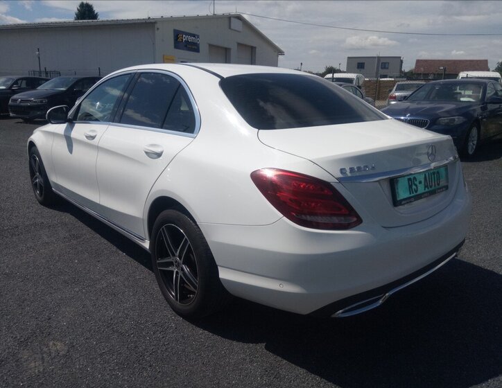 Mercedes-Benz Třídy C Sedan / Limuzína 2,1 l 125 kw