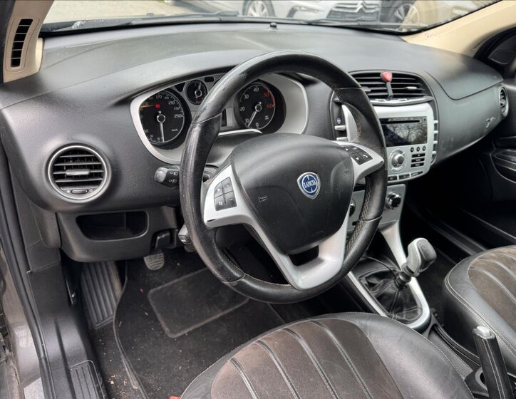 Lancia Delta Hatchback 2,0 l 121 kw