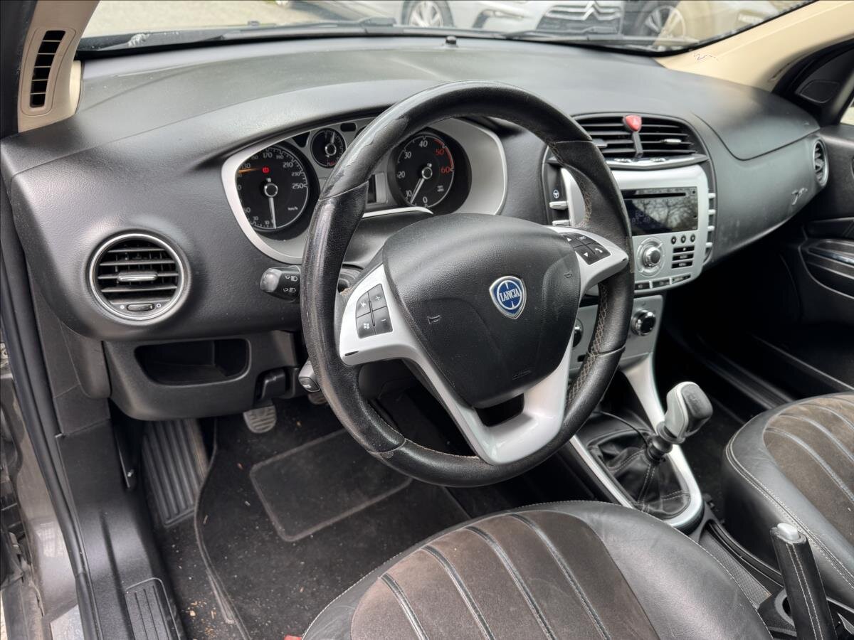 Lancia Delta Hatchback 2,0 l 121 kw