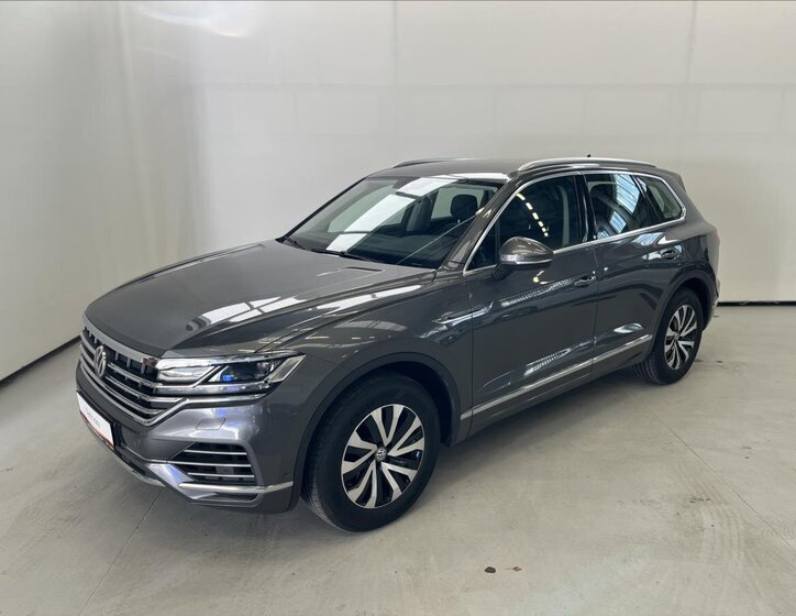 Volkswagen Touareg 1