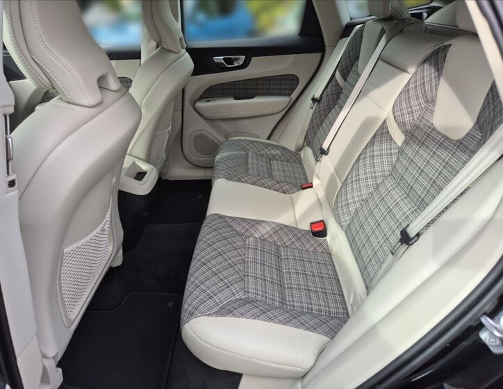 Volvo XC60 SUV / Terénní 2,0 l 145 kw